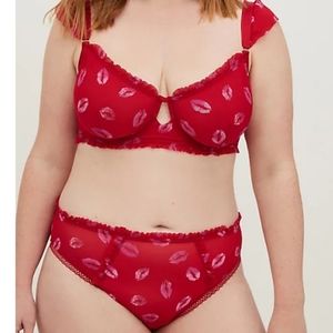 NWT Torrid Matching Bralette and Bikini Panties, Size 4/5.